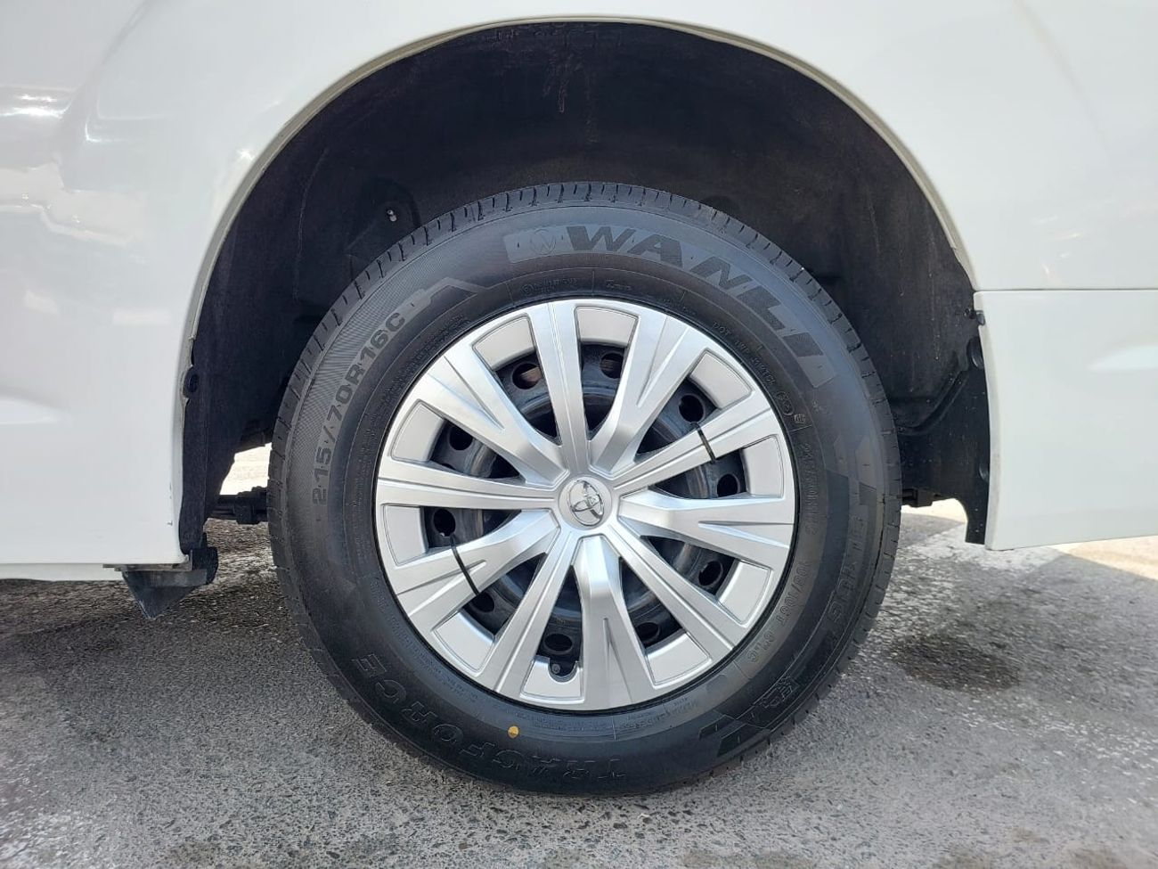 Toyota Hiace TOYOTA HIACE COMMUTER VAN RHD 2019 MODEL 2.8L DIESEL AUTOMATIC(PM01596)