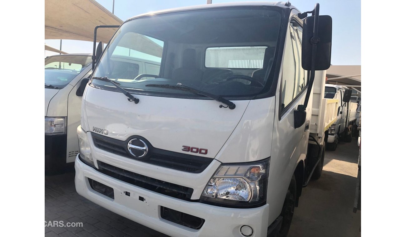 هينو 300 Hino Dumper Truck,model:2013. free of accident with low mileage