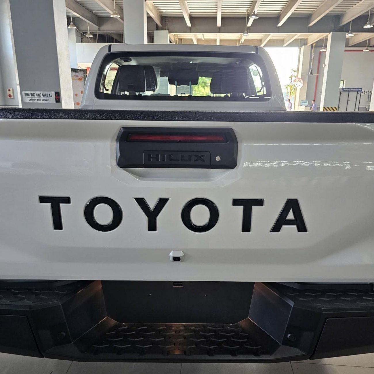 Toyota Hilux NEW SHAPE DIESEL A/T FULL OPTION DOUBLE CABIN PICKUP