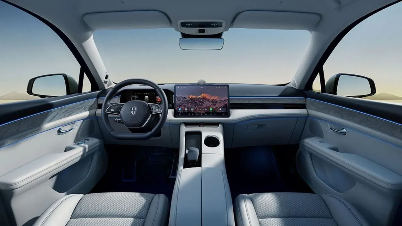 Aito 5 interior - Cockpit