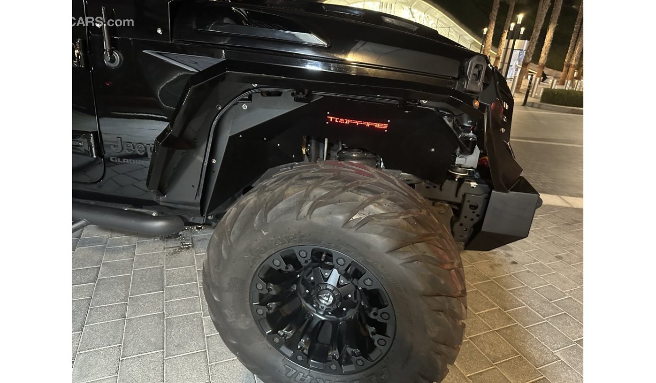 جيب جلادياتور 3.6L American..Full custom..Wheels Fuel 35”.