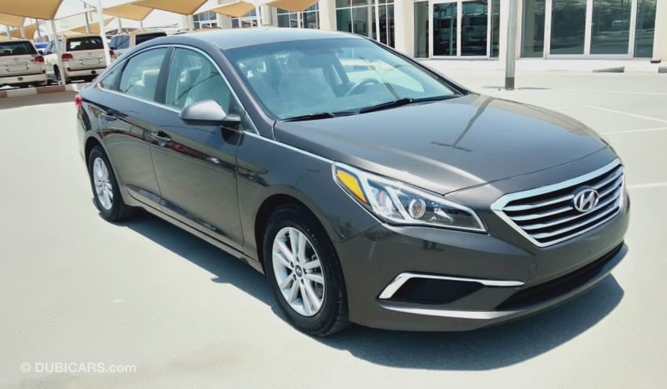 Hyundai Sonata SE - Very Clean Car