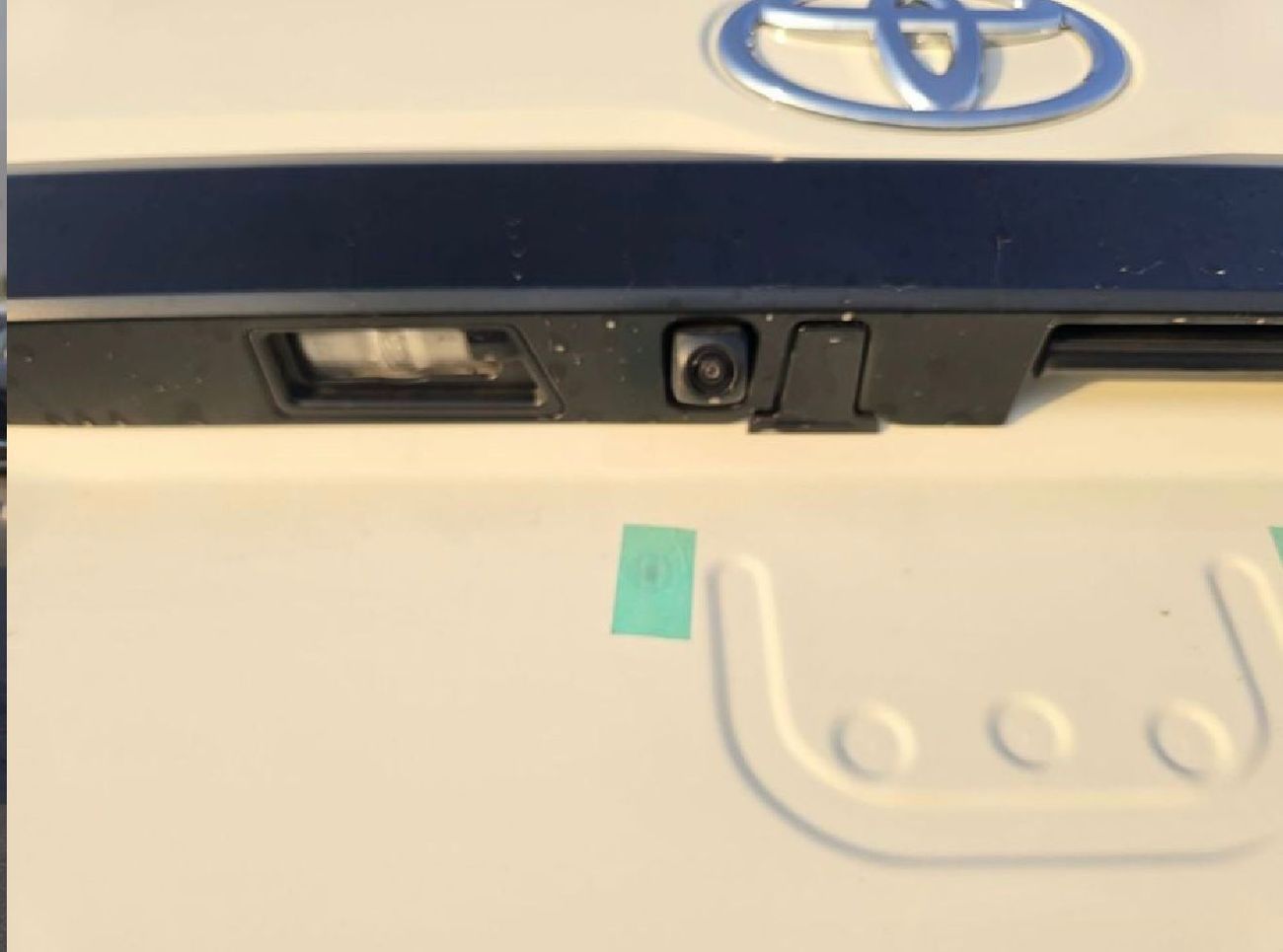 Toyota Hiace DLS-HIGH ROOF commuter 2.8L M/T