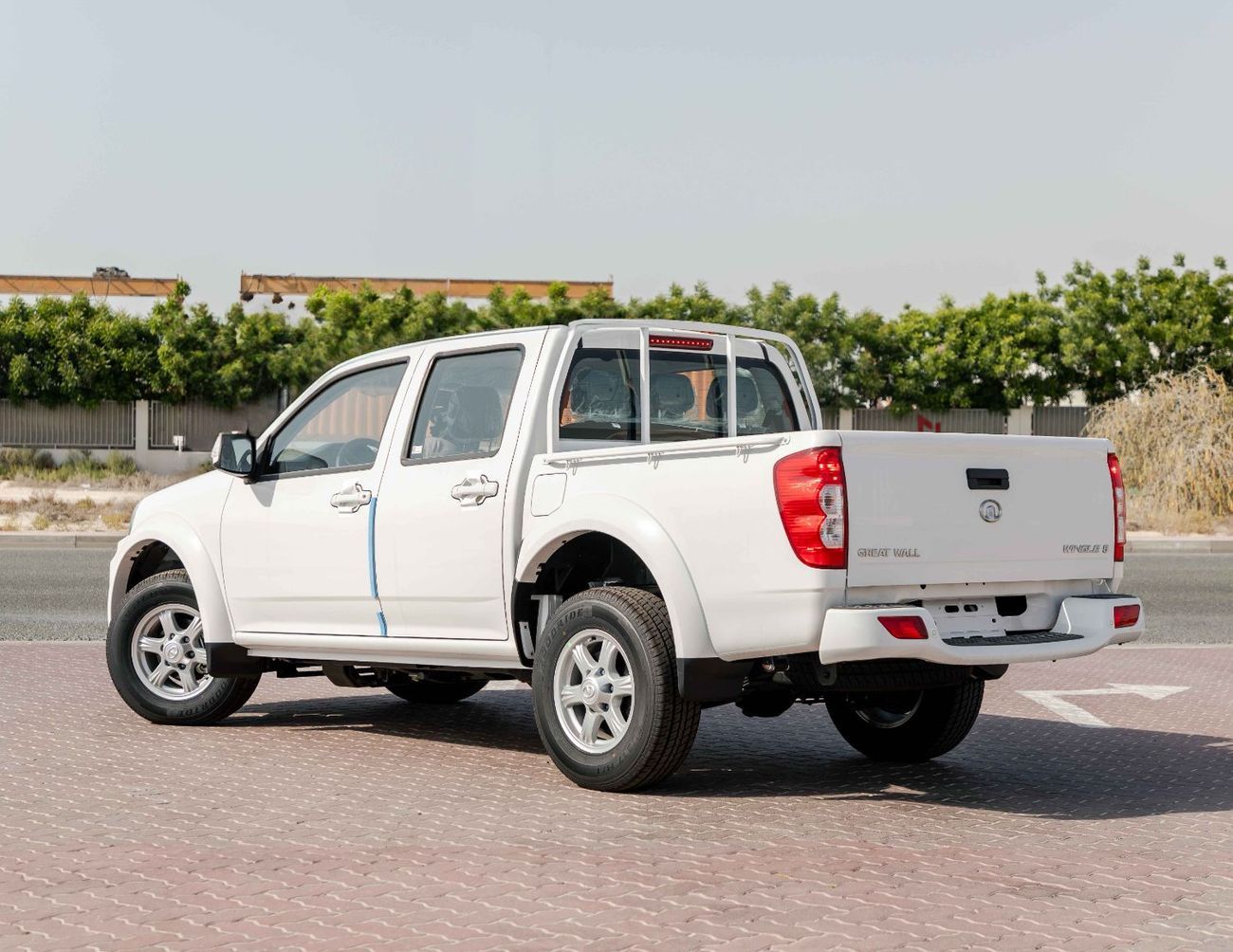 جريت وول وينغل 2026 Greatwall Wingle 5 4X2 Luxury 2.0L - Manual - Titanium White Inside Black | Export Price