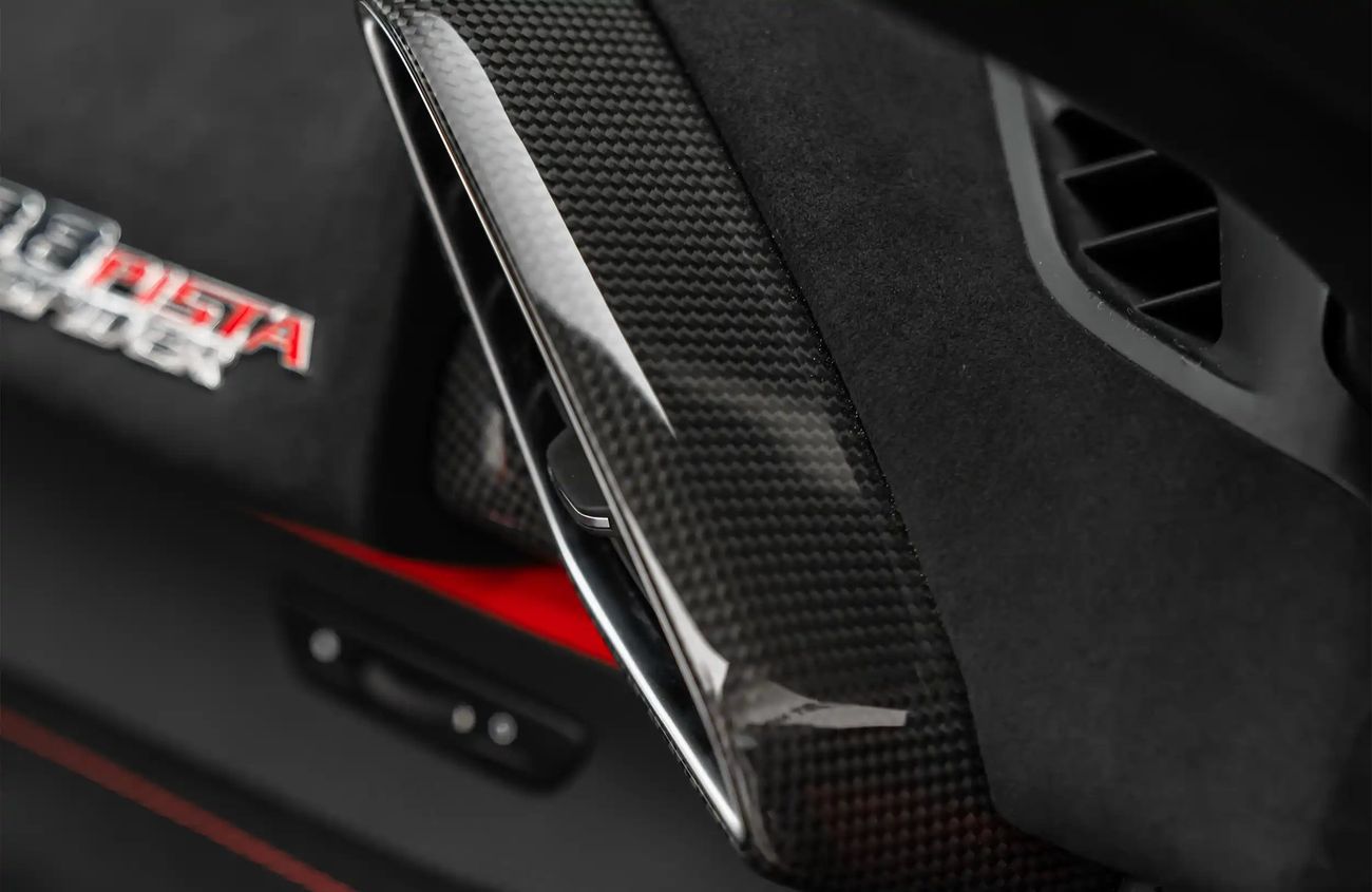 فيراري 488 بيستا سبايدر 3.9L V8 Twin-Turbocharged Engine