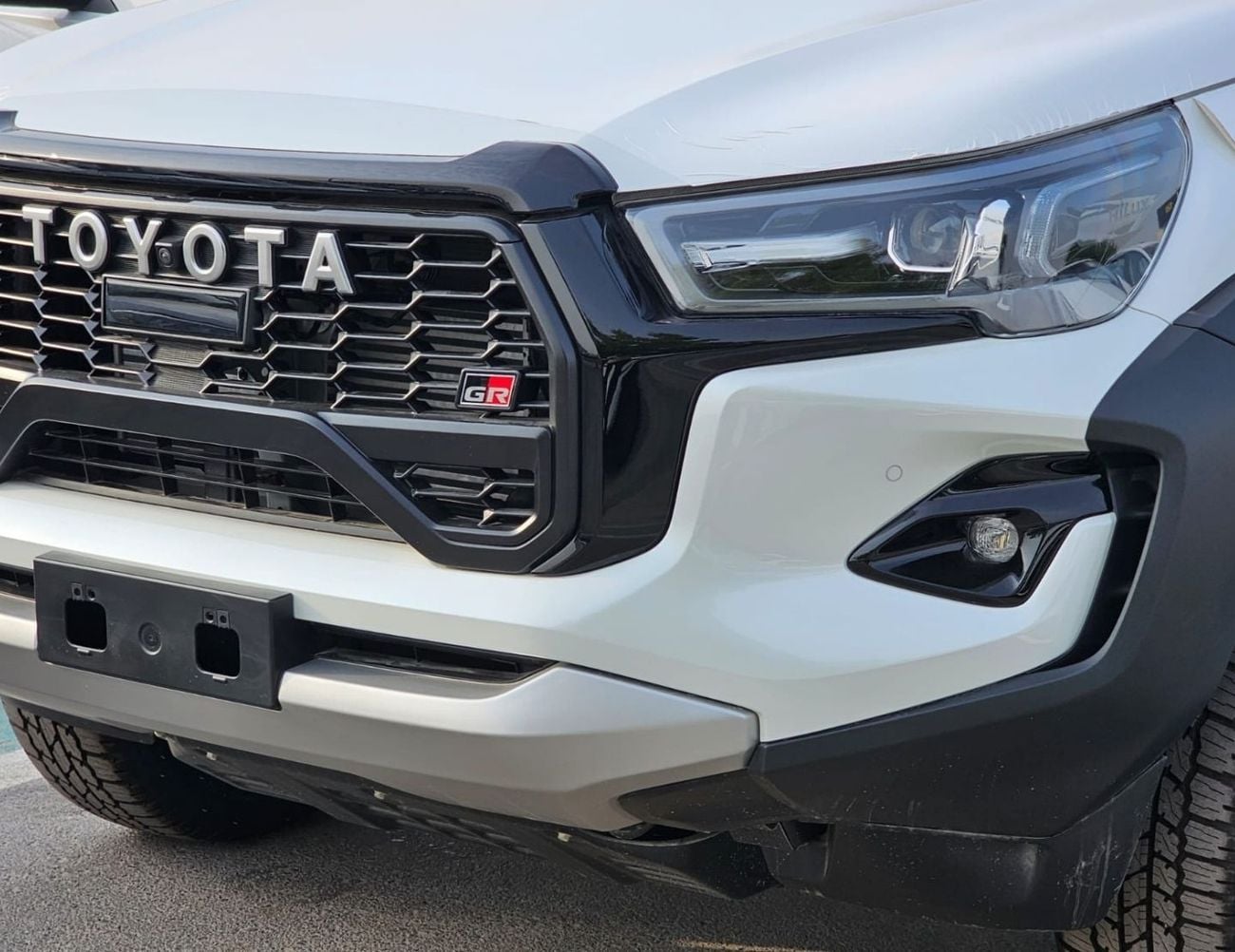 Toyota Hilux GR SPORT EXL || 2.8L DIESEL V4 | DRIVER PWR SEAT WITH LEATHER SEATS | 360*CAMERA (CODE # HDGRO)