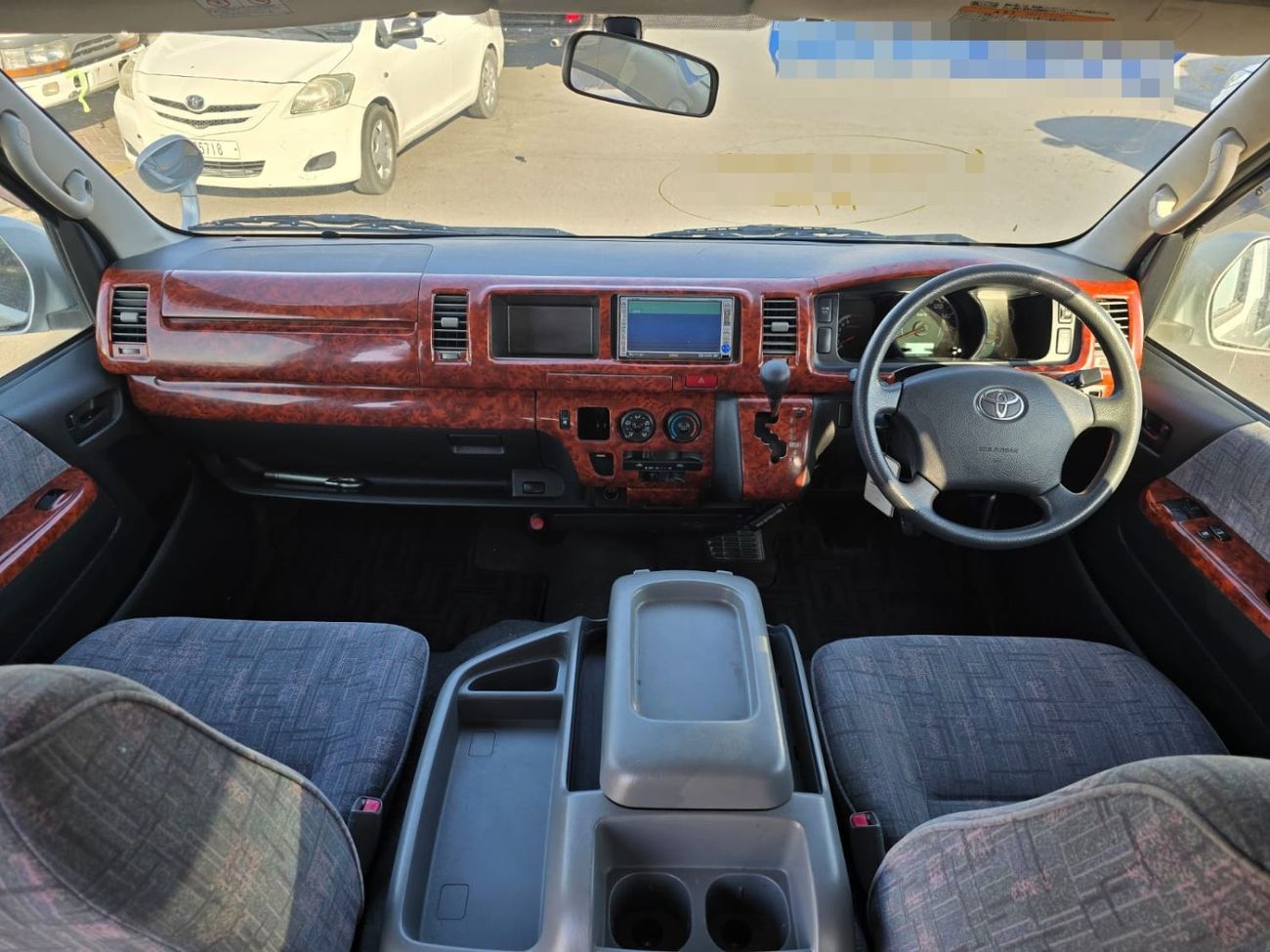 Toyota Hiace TOYOTA HIACE COMMUTER VAN RHD 2006 MODEL 2.7 L PETROL AUTOMATIC(PM02168)