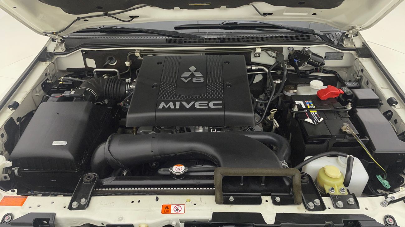 ميتسوبيشي باجيرو GLS H/L , SIGNATURE EDITION 3.8 | بدون دفعة مقدمة | اختبار القيادة في المنزل