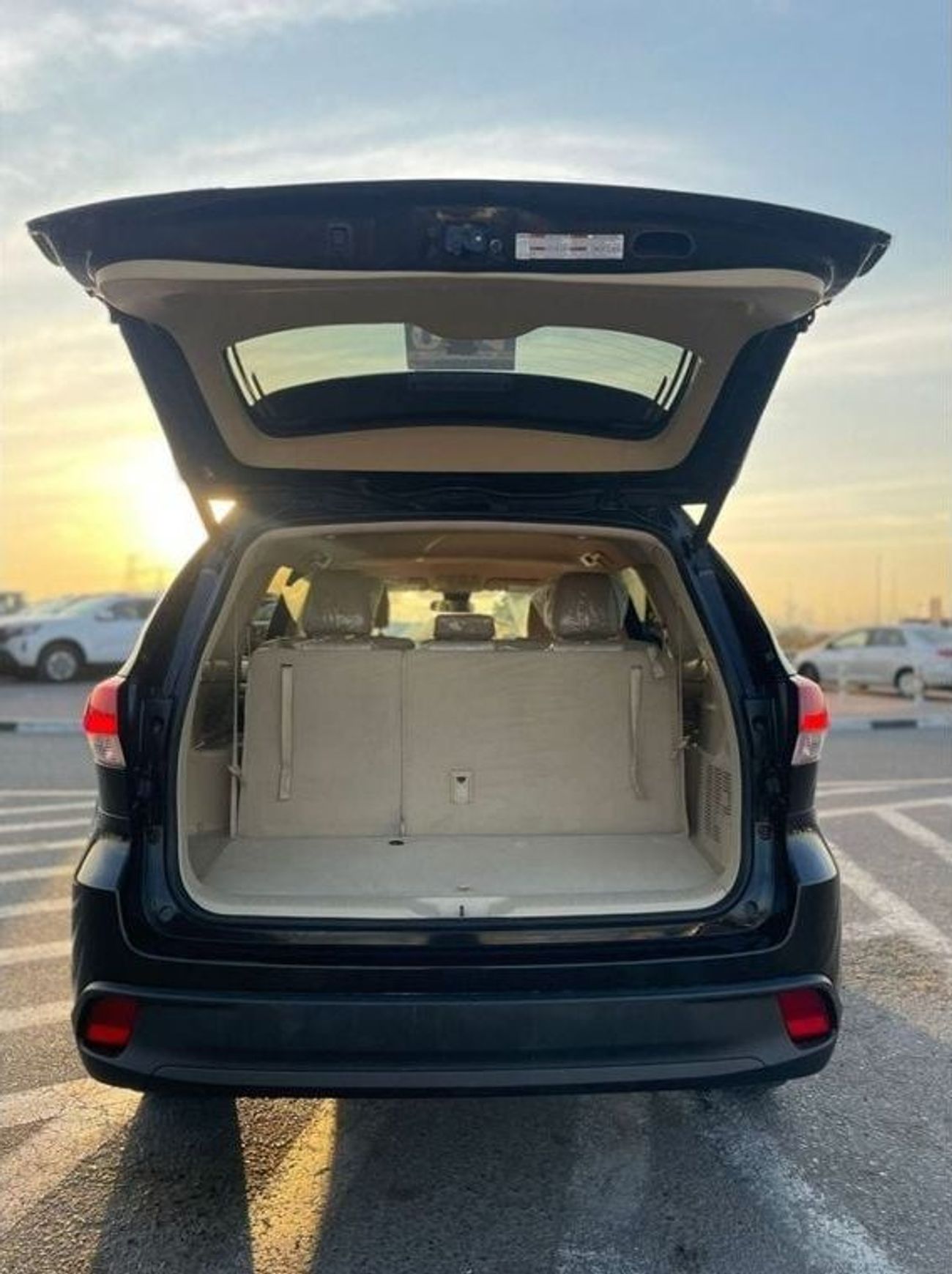 تويوتا هايلاندر 2019 Toyota Highlander LE+ 3.5L V6 MidOption 7 Leather Seats - Electric Seat & Trunk Auto