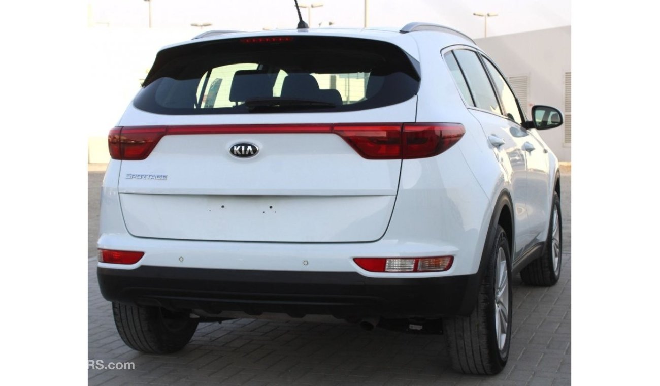 Kia Sportage kia sportage 2017 white GCC  2.0  excellent condition without accident