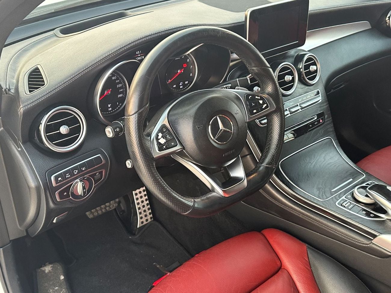 مرسيدس بنز GLC 200 بريميوم بلس