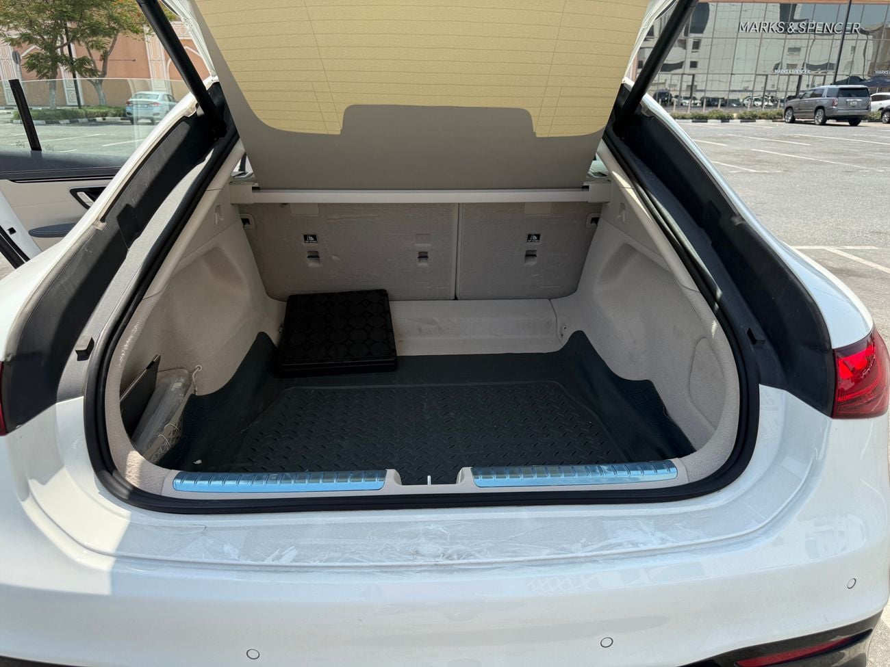 Mercedes Benz EQS 450+