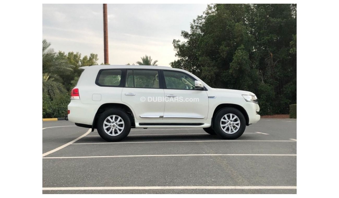 Toyota Land Cruiser GXR MODEL 2016 GCC CAR PERFECT CONDITION INSIDE AND OUTSIDE FULL ELECTRIC CONTROL STEERING CONTROL B