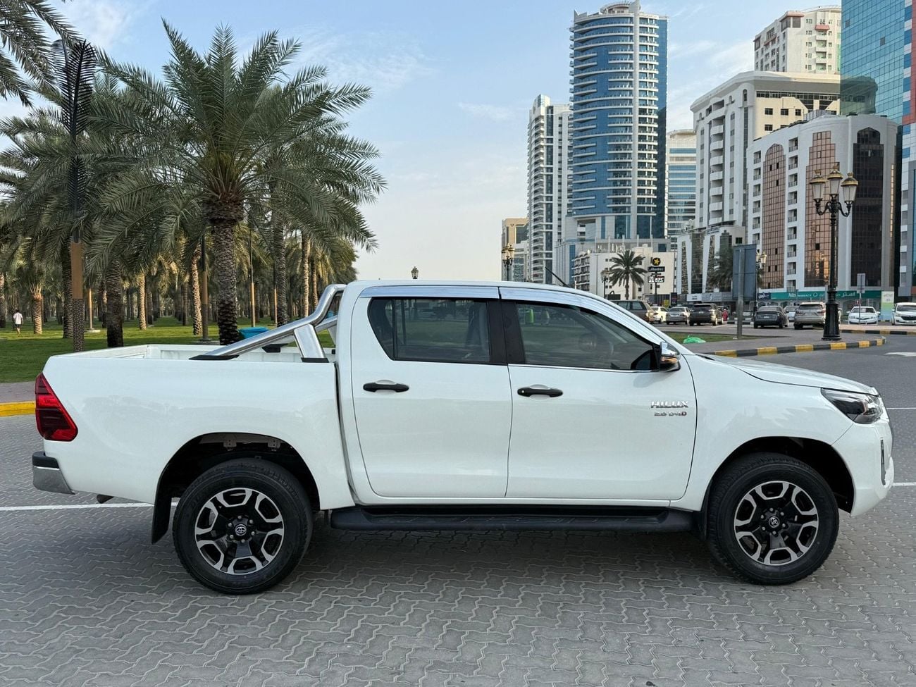 Toyota Hilux SR5 shape