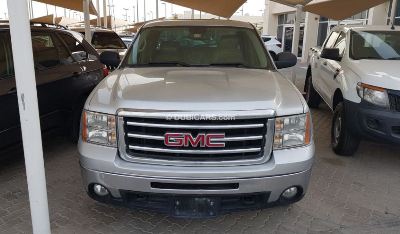 GMC Sierra 2012 model full options Gcc specs car very clean