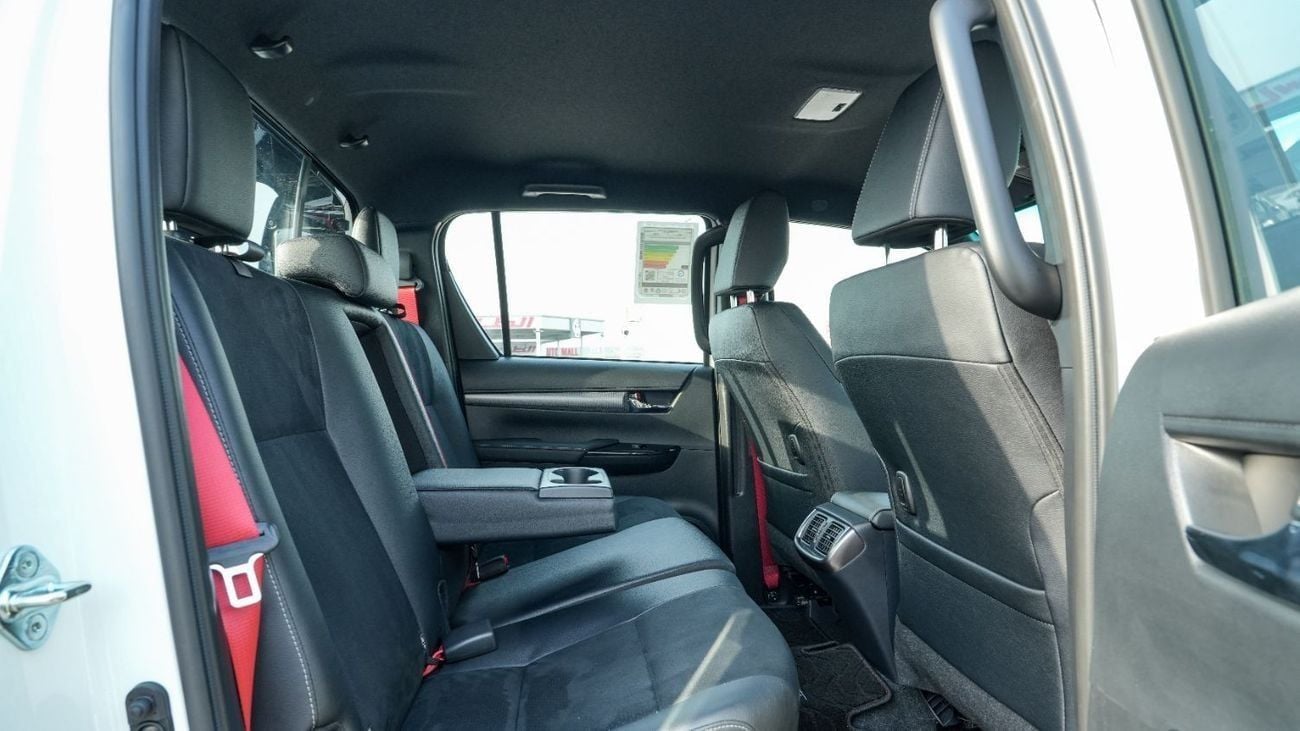 تويوتا هيلوكس GR Sport 4.0L