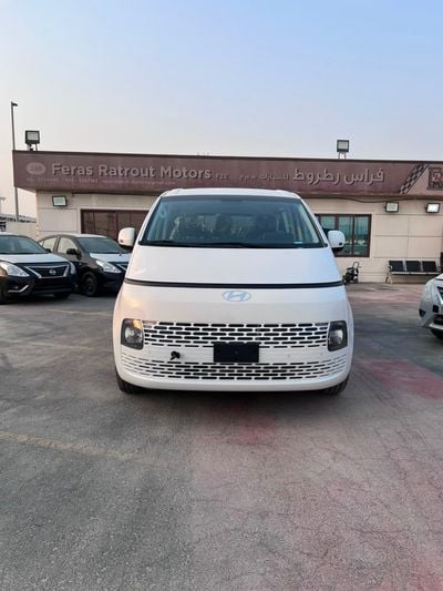 Hyundai Staria 2.2L - 6 Cly - Manual - Diesel - Front Wheel Drive - 11 Seaters - 5 Doors