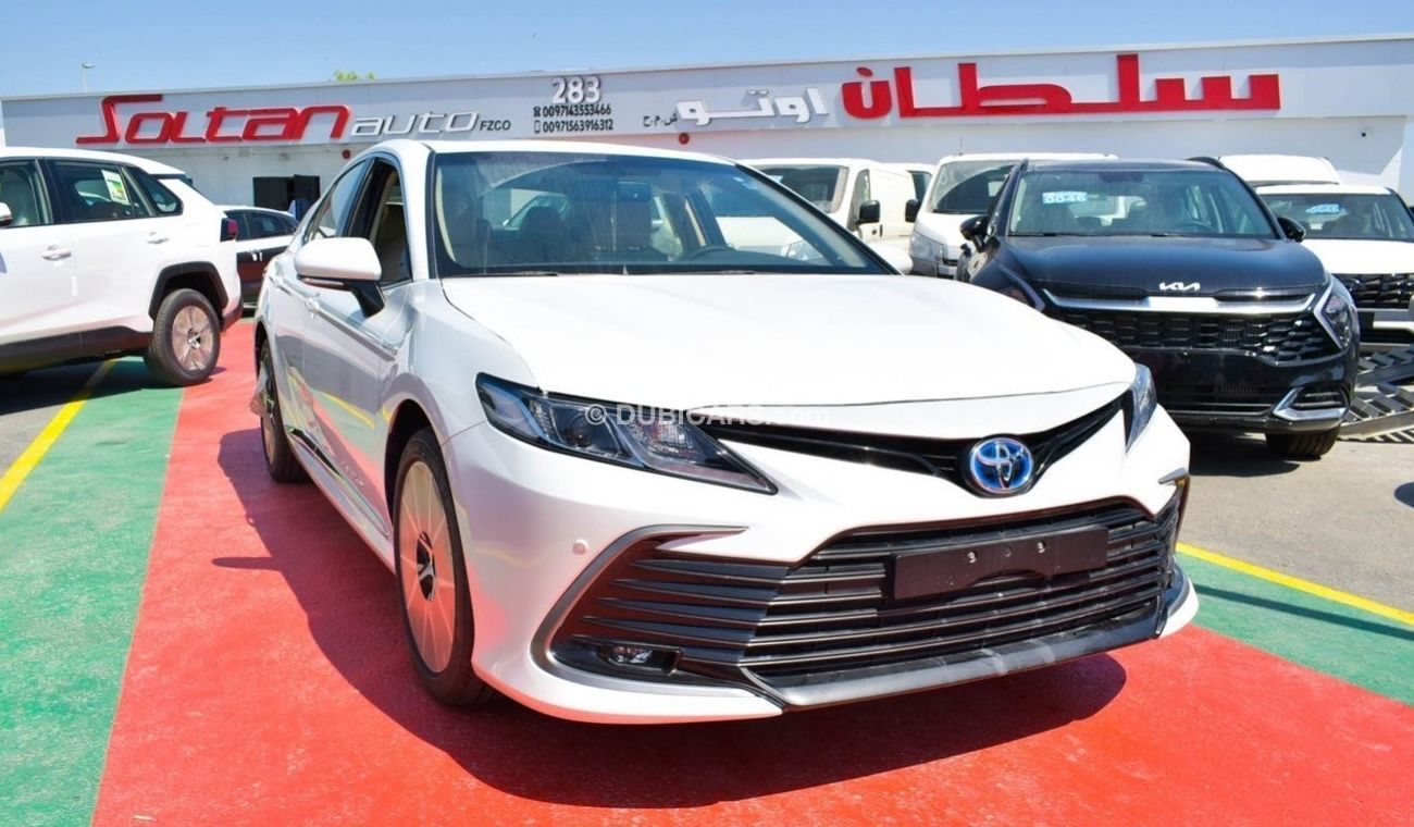 Toyota Camry GLE (( Hybrid )) 2.5L Petrol White color 4cyl , A/T, 4X2 FWD