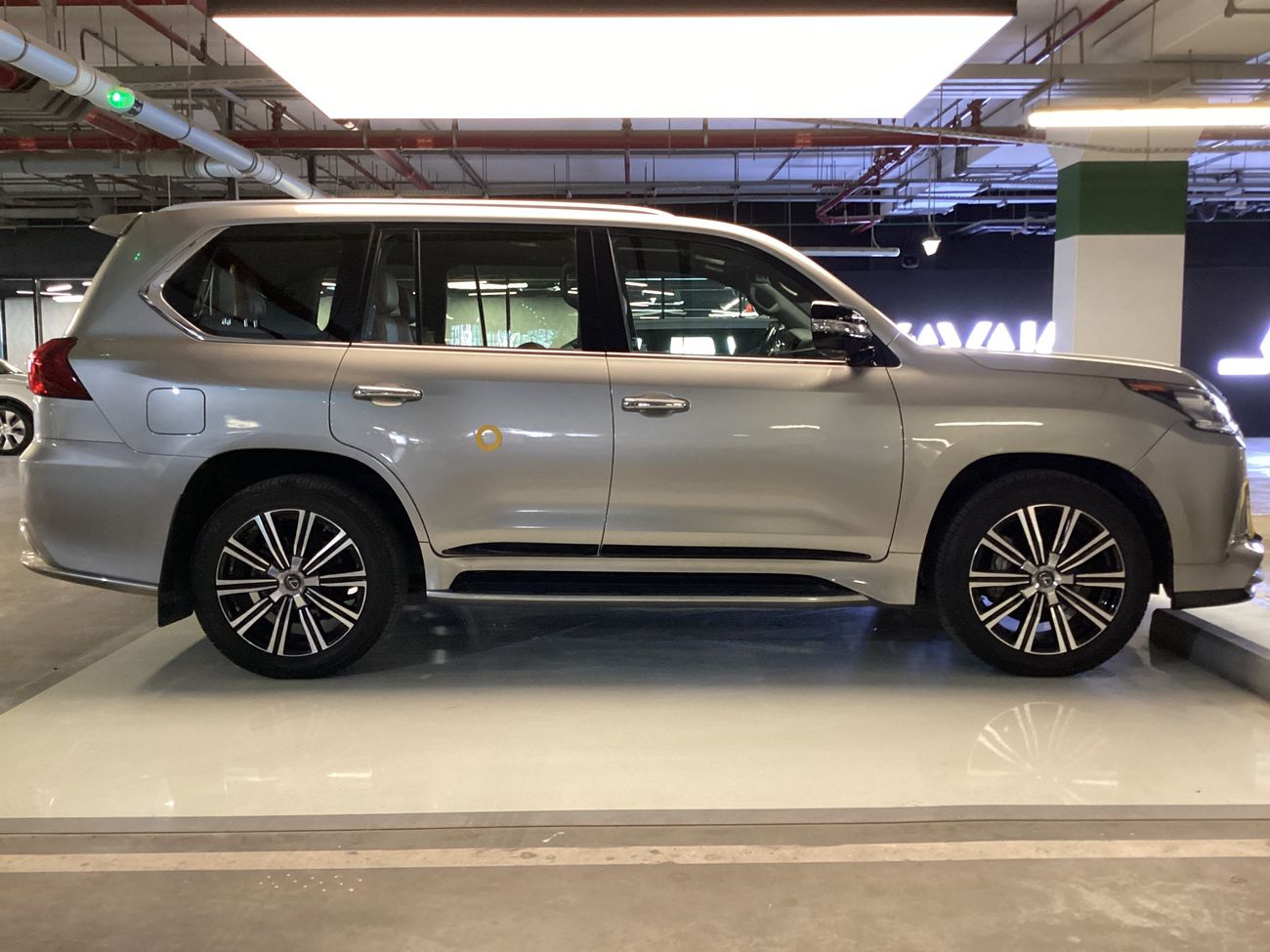 لكزس LX 570 Signature | شامل الضمان | 0 ﺪﻔﻋﺓ ﺃﻮﻟﻯ