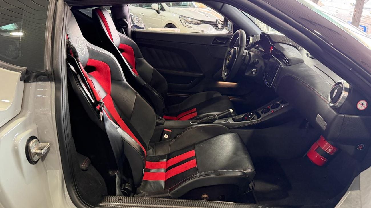 لوتس إيفورا