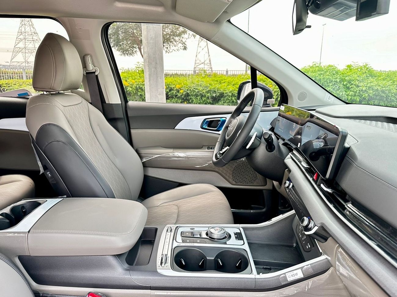 Kia Carnival 3.5L - V6 Full Option - 9 Seater - A/T - Direct Owner