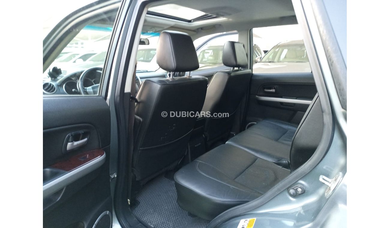 Suzuki Vitara Model 2008 coupe, gray color, imported from Canada, number one, leather hatch, cruise control, in ex