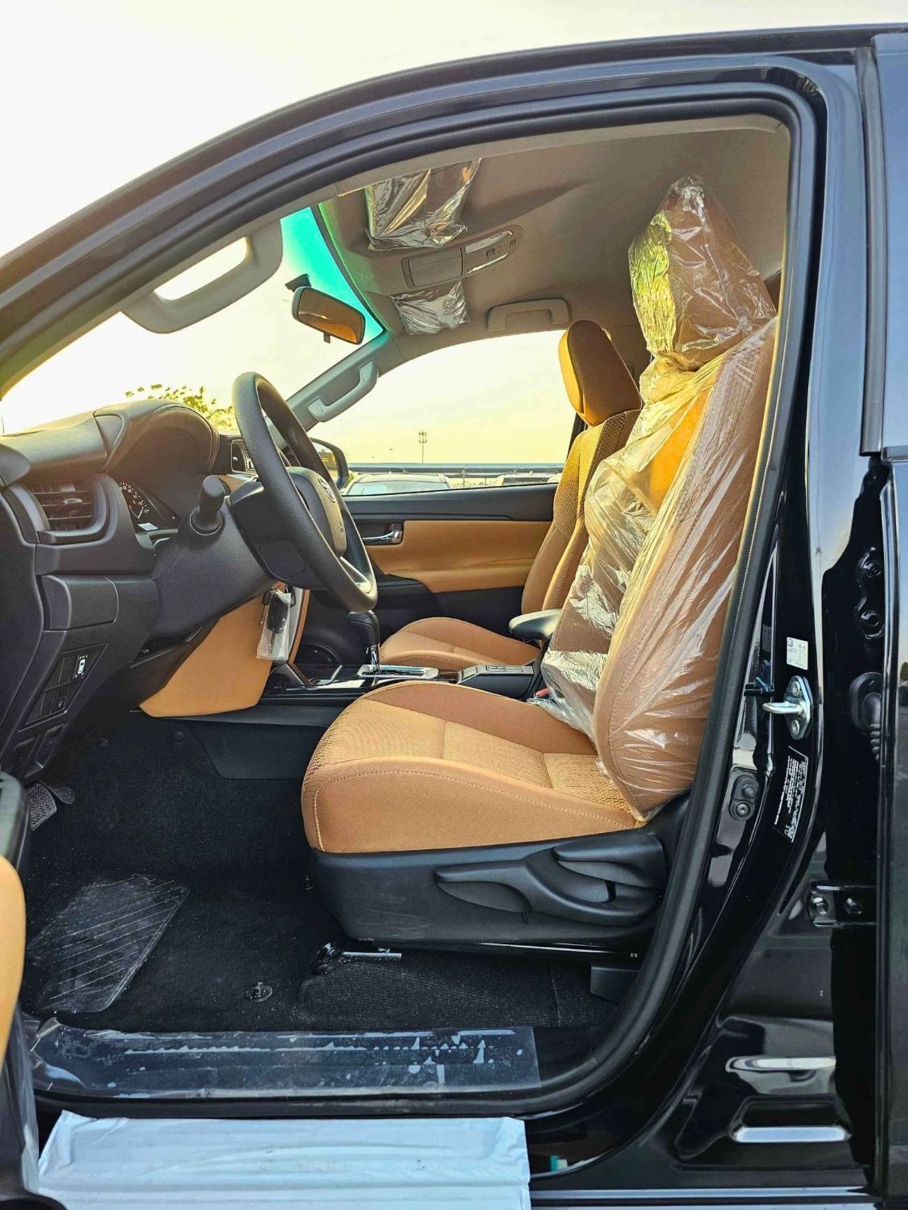 تويوتا فورتونر 2.4L V4 DIESEL / MANUAL A.C / DIFF LOCK / OVER FENDER / FOG LAMPS / CHROME HANDLE /CODE#FD24B