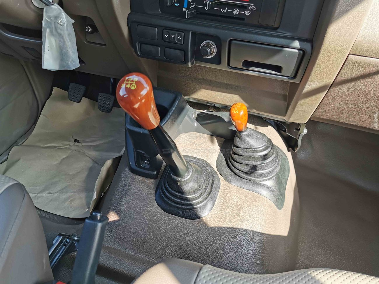 تويوتا لاند كروزر 70 4.2L Diesel, V Grade, Full Option (CODE # LX7602)