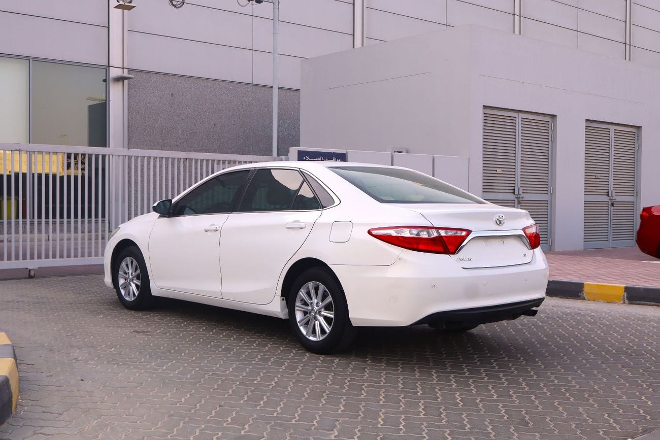 Toyota Camry SE 2.5L (215 HP)