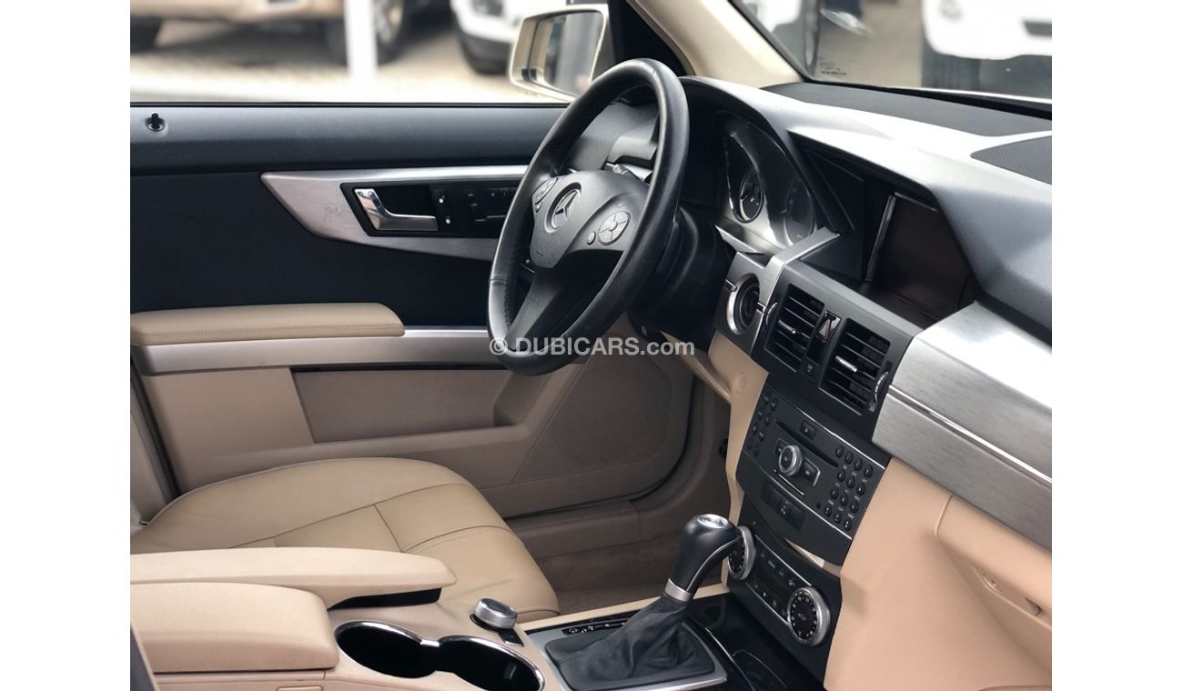مرسيدس بنز GLK 300 موديل 2010 خليجي فل مواصفات كراسي جلد ومثبت سرعه وتحكم كهربي كامل ونظام صوت ممتاز وكاميرا خلفيه