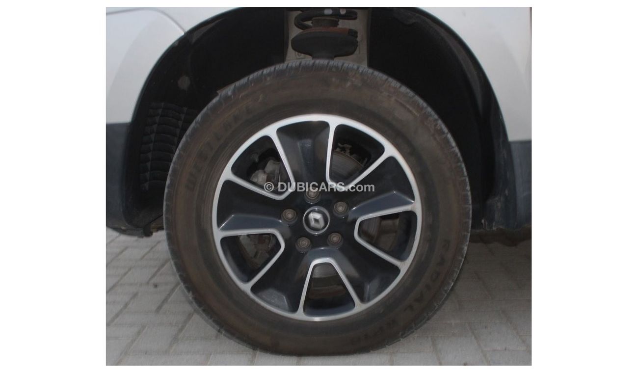 Renault Duster RENAULT DUSTER 2017 SILVER GCC EXCELLENT CONDITION WITHOUT  ACCIDENT