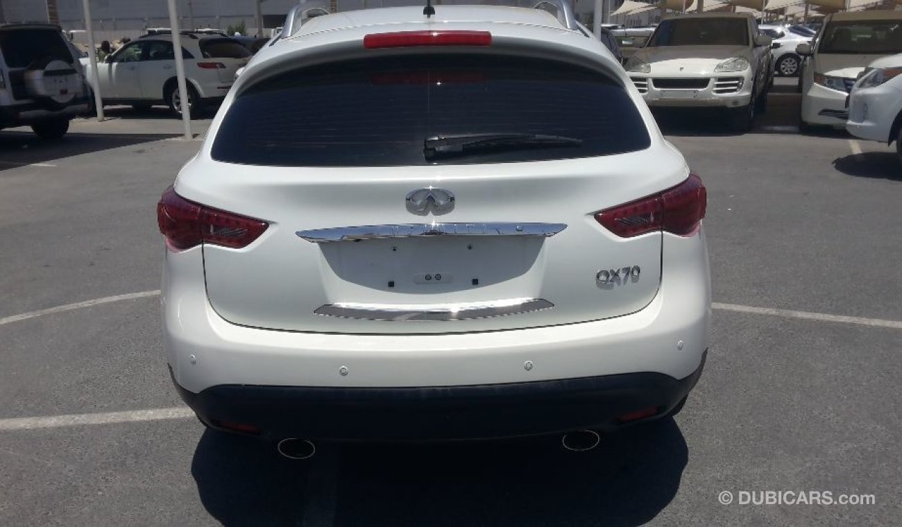 Infiniti QX70