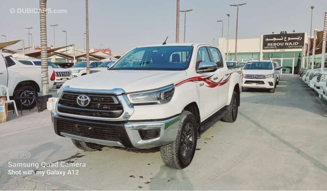 Toyota Hilux S GLX the car is in excellent condition without accidents unpainted clean on the outside and on the