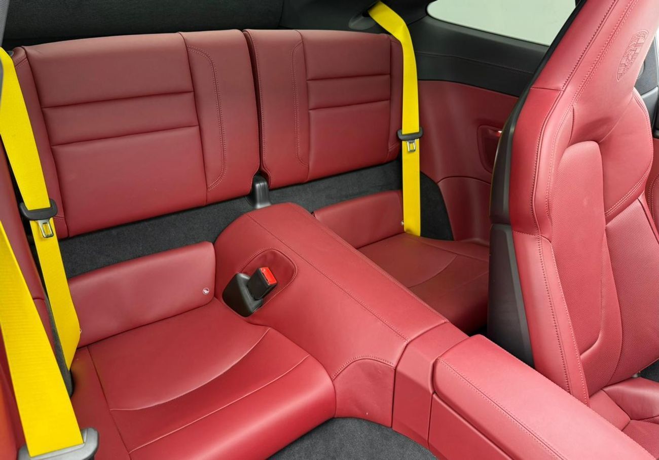 Porsche 911 Carrera 4GTS 3.0L (450 HP) Coupe