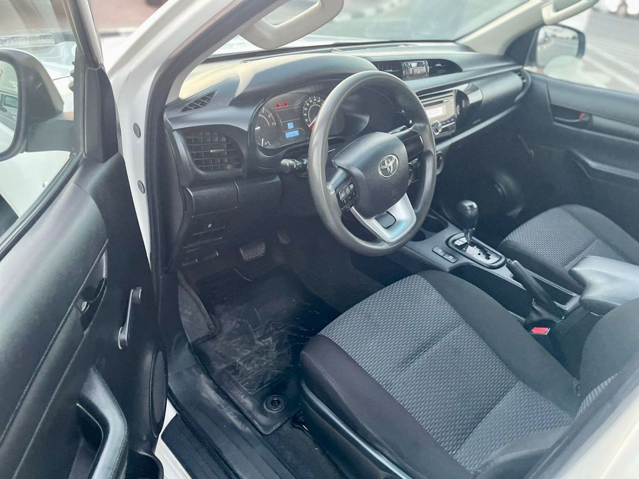 تويوتا هيلوكس 2019 Toyota Hilux GL 2.7L V4 - AWD 4x4 - Patrol Automatic - 149,000 km