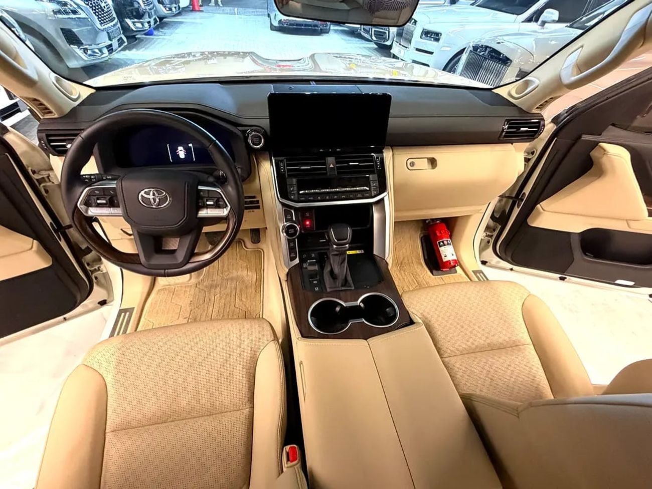تويوتا لاند كروزر VXR NON-TURBO – GCC AL-FUTTAIM – ONLY 7500 KM