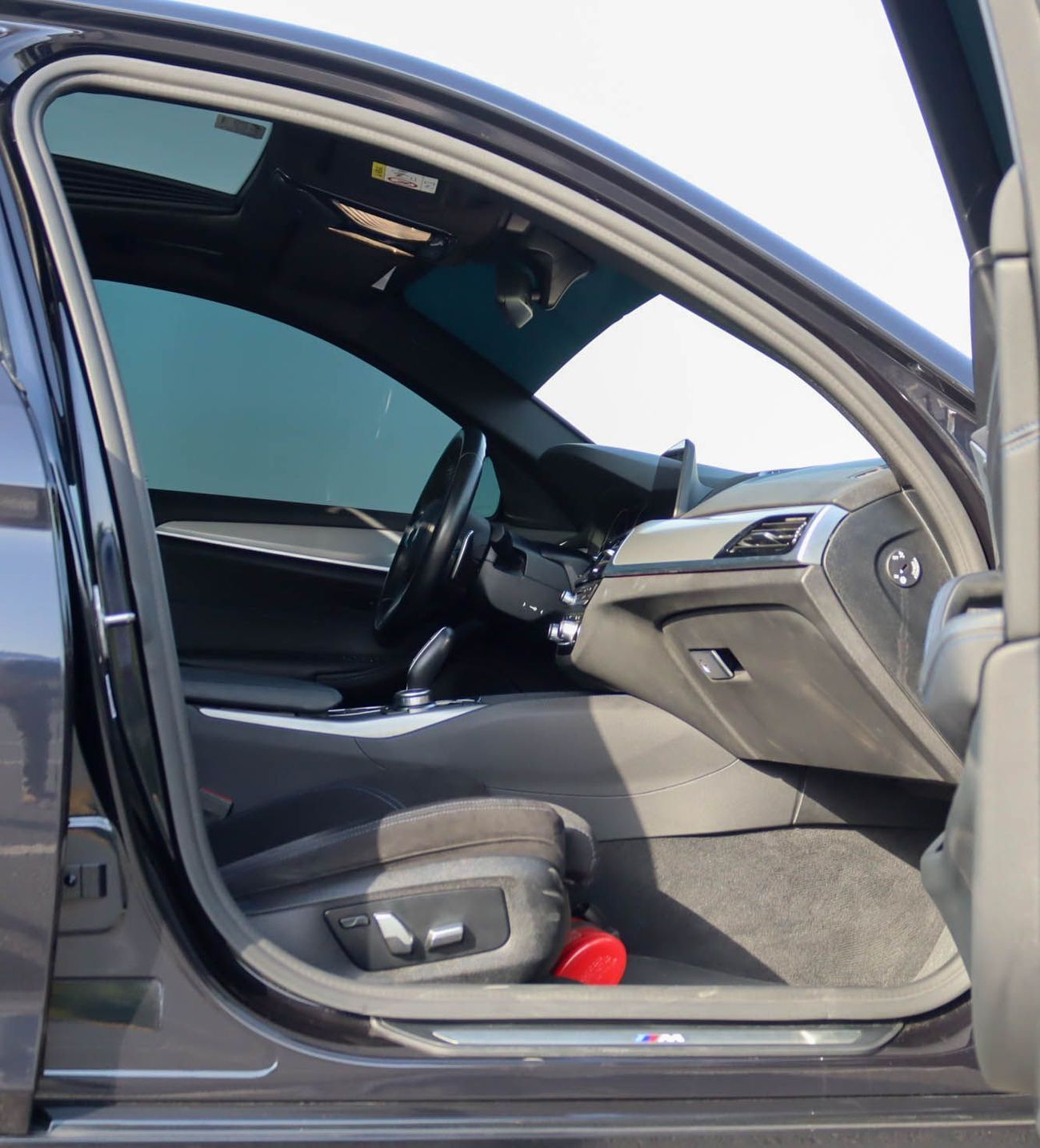 BMW 520i Std 2.0L BMW | 520i M-KIT | 2020 GCC Full Service History Accident free | Original Paint | 1367 P.M