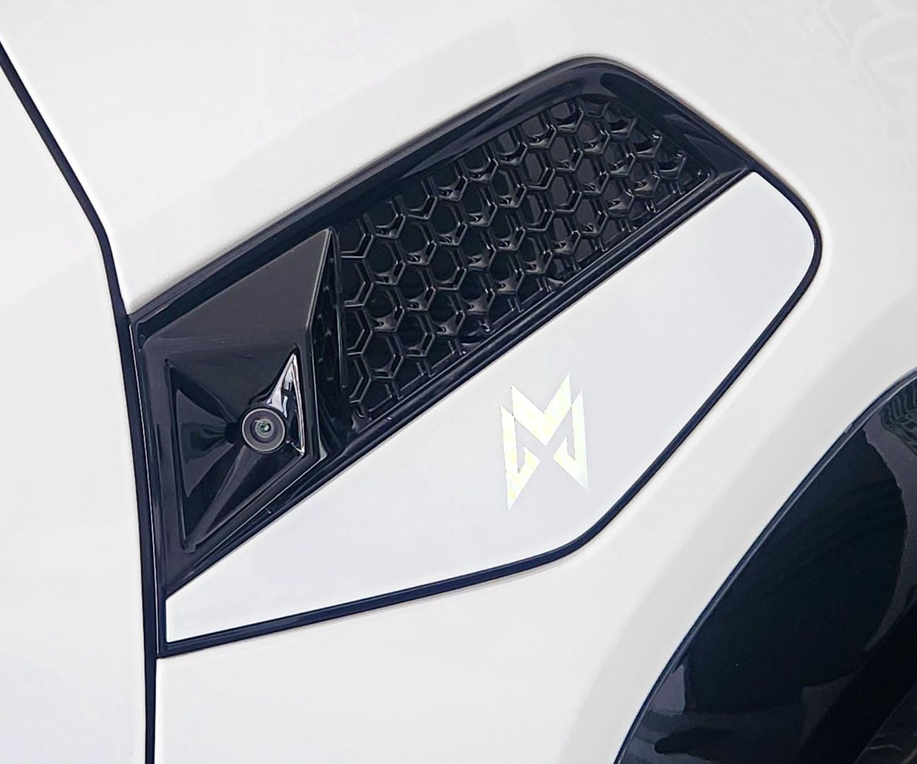 Dongfeng M Hero M817 PLUG IN HYBRID TECH-HEAVY MILITARY STYLE SUV 912 hp, 1000+km total range