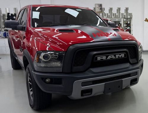RAM 1500 REBEL Only 8000 km .. Brand new condition .. V8 .. 5,7 L .. HEMI