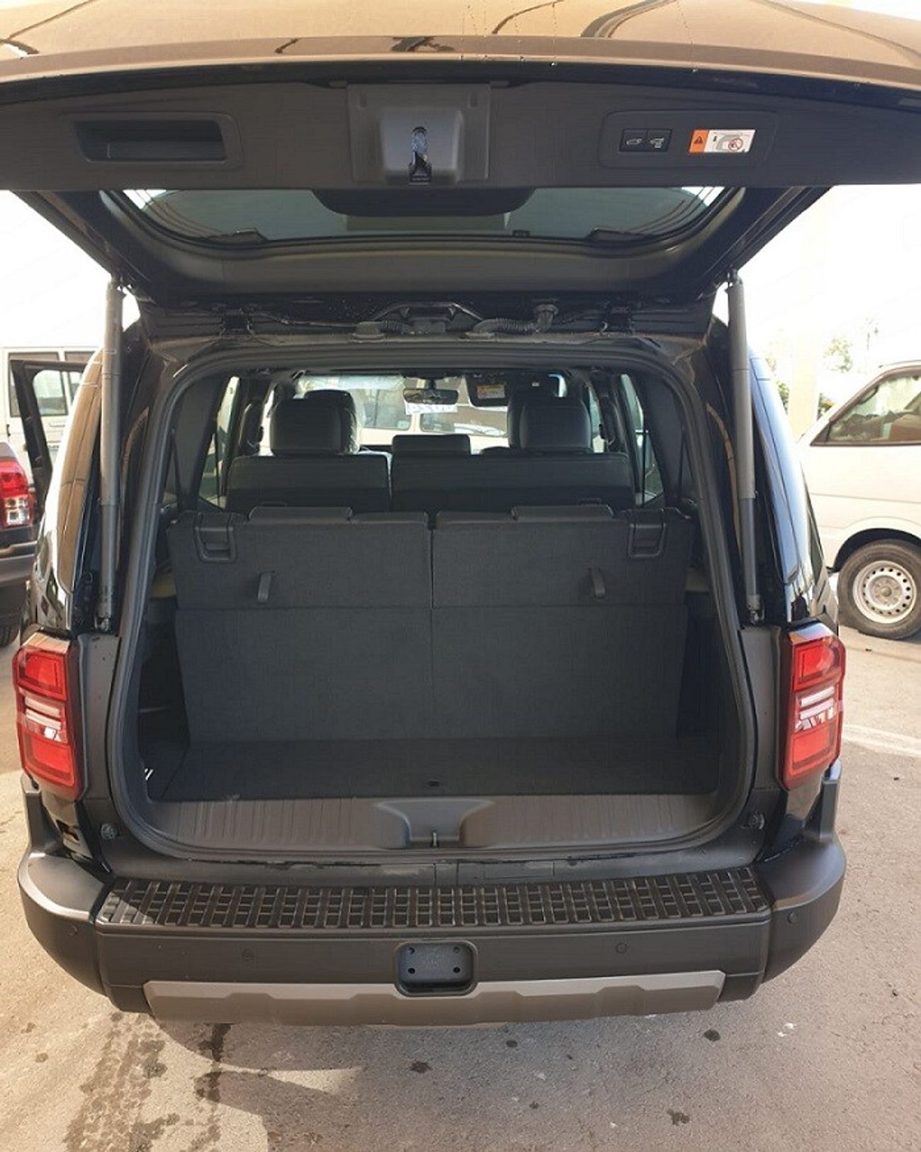 تويوتا برادو 2.8L LIMITED (DIESEL) S/R 4WD 5DOOR SUV