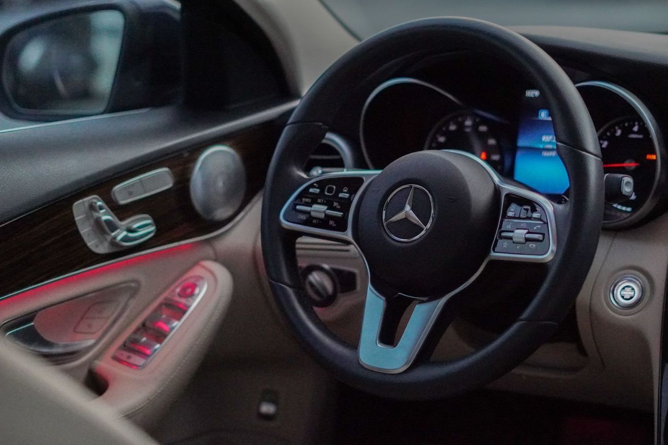 Mercedes-Benz C 300 Std 2.0L (258 HP)