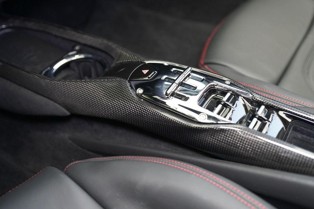 فيراري 296 GTS