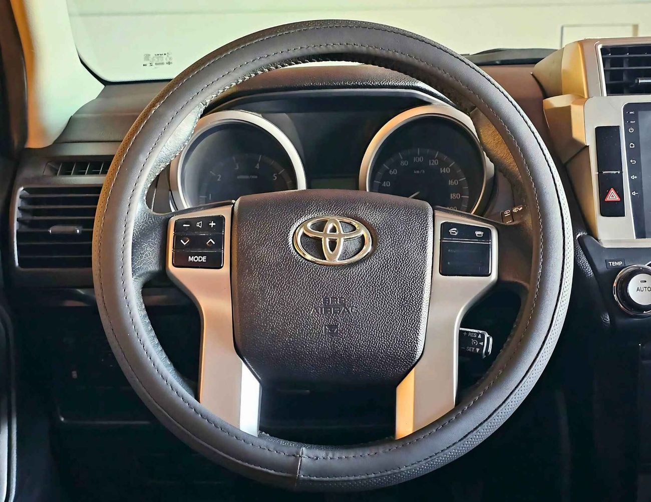 تويوتا برادو / VXR V4 2.7L / SUNROOF/ LEATHER / ELECTRIC SEATS/ DOWN TYRE / FULL OPTION / EXPORT ONLY /LOT#69094