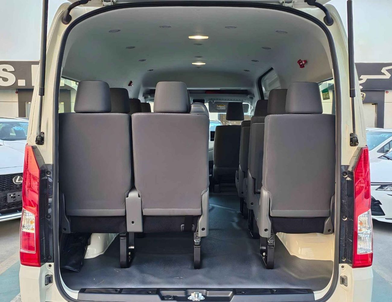 Toyota Hiace HIGHROOF DX PASSENGER / 13 SEATER / 2.8L DIESEL M/T / BLACK BUMPER / CODE# H28PD