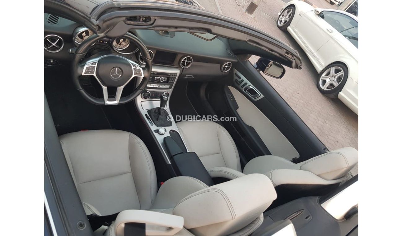 Mercedes-Benz SLK 200 Mercedes benz SLK model 2015 GCC car prefect condition no need any maintenance one owner from agenc