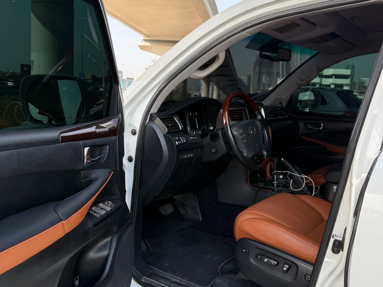 لكزس LX 570 full option 5.7L