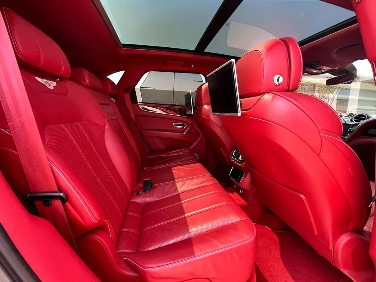 Bentley Bentayga LP-640 ROADSTER Bentayga 4.0T AED 4,640 P.M | 0% DOWN PAYMENT | BENTLEY BENTAYGA V8 | 4.0L V8 | 2020