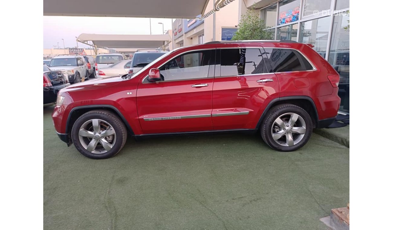 Jeep Cherokee 5.7 -GCC NO ANY TECHNICAL PROBLEM WARRANTY GEAR ENGINE CHASSIS -FULL OPTION -LOW MILEAGE