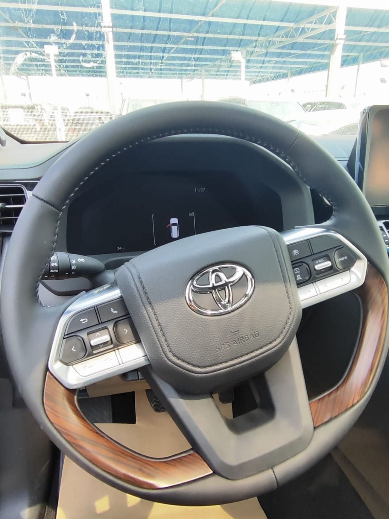 Toyota Land Cruiser VX TOYOTA Land Cruiser VX 4.0 P AT Omani SPECS Fully Loaded| Soft door close | JBL| Back LED lighting|