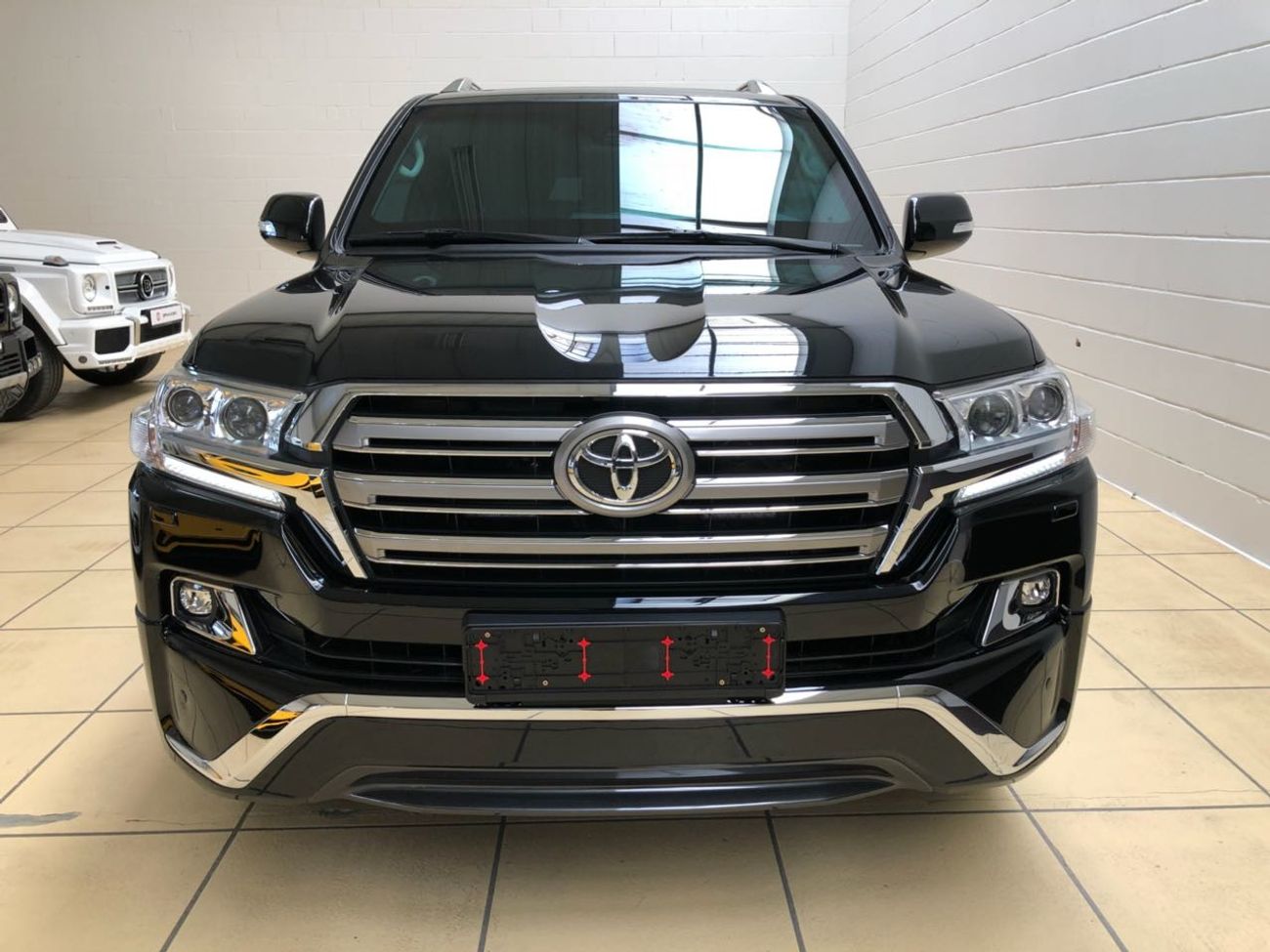 Toyota Land Cruiser 200 4.6 Petrol, 8 Seats, ARMORED B6